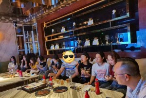 上海宝山区罗泾镇附近ktv招聘商务接待,工作好做吗？