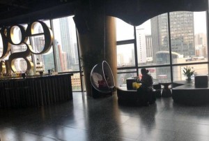 上海黄浦区小东门街道附近酒吧招聘包厢服务员,是当天上班当天发薪吗？