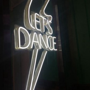 上海浦东新区附近夜场招聘包厢服务员,(不压工资待遇好的)