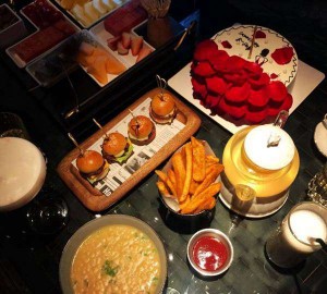 上海闵行区新虹街道附近酒吧招聘包厢服务员,(不需要工作服)