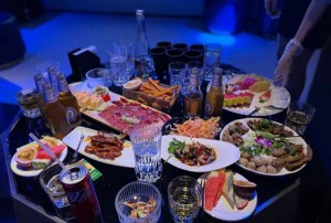 上海生意火爆的夜场招聘酒水销售员,提升专业技能