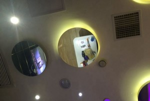 上海生意好的夜总会ktv招聘包厢陪唱,需要统一穿工装吗_