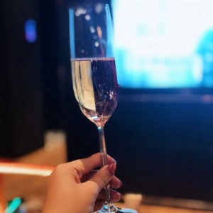 上海奉贤区奉城镇附近夜总会招聘酒水促销员,上班需要喝酒吗？