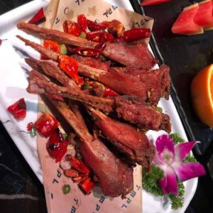 上海金山区石化街道附近酒吧招聘包厢陪唱,入职需要什么条件