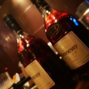 上海金山区朱泾镇附近酒吧招聘商务接待,(不压工资待遇好的)