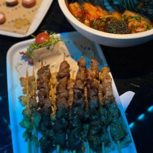 上海浦东新区沪东新村街道附近酒吧招聘包厢管家,工作好做吗？