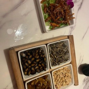 黄金金店招聘文案（招募精英：黄金珠宝店诚聘人才）