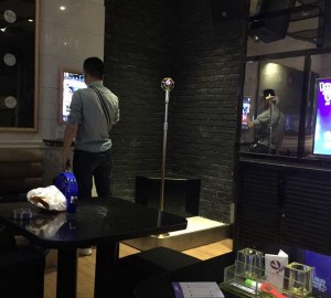 上海黄浦区外滩街道附近ktv招聘包厢服务员,(好上班的不挑人)
