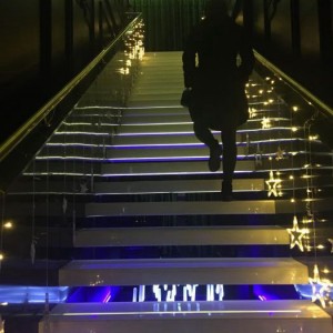 上海虹口区北外滩街道附近酒吧招聘商务接待,一个月工资多少